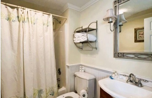 Dennis Port Cabin | Sea Shell Motel - Room 1