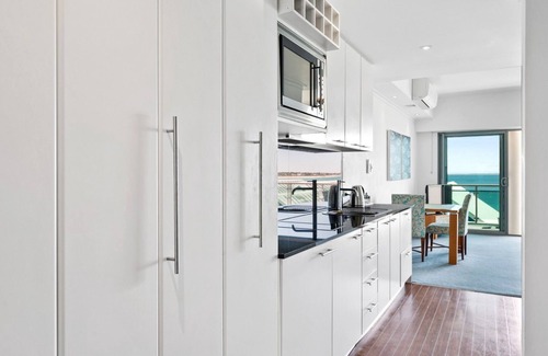 Mandurah Apartment | Sea Side 211 - Spacious modern apartment with water views perfect for couples