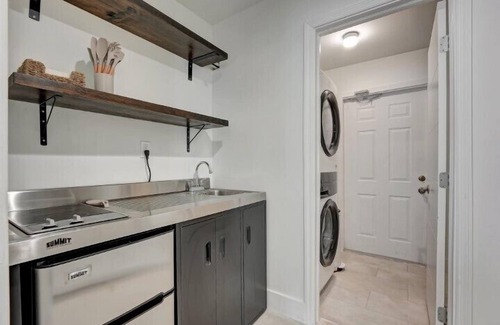 Edgewood Apartment | Sea Star-Newly Renovated Studio with Bathroom and Kitchenette
