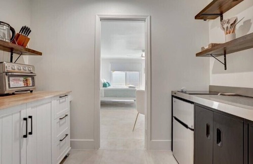 Edgewood Apartment | Sea Star-Newly Renovated Studio with Bathroom and Kitchenette