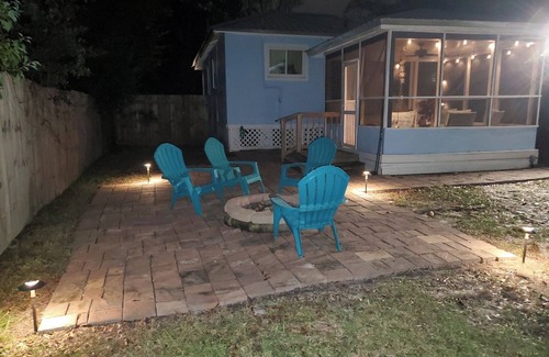 Gulfport Cottage | Sea Turtle Cottage 1 pet friendly charming cottage.