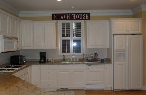 North Litchfield Beach House | SEA URCHIN5 Bedroom 4 Bath Beach House on Lake with Pool