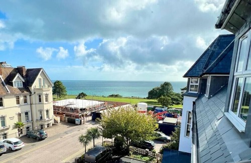 West Cliff Apartment | Sea View 2-Bed Family Apt w/Free Gym & Parking
