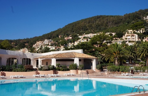 Theoule-Superieur Apartment | sea view Apartment Direct access private beach, swimming pools, sauna, hammam, tennis etc.