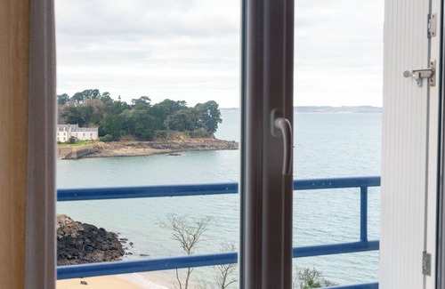 Douarnenez Apartment | Sea View Apartment 'Face Mer - 50m Beach'