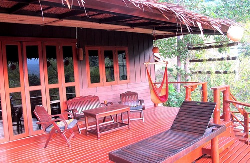 Ko Pha-ngan House | Sea View Beach House: One minute walk to beach, full kitchen, authentic design