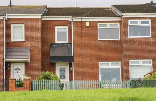 South Shields Cottage | SEA VIEW COTTAGE, pet friendly, with a garden in South Shields