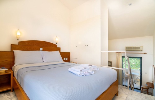 Stalos Apartment | Sea view room in Orestis hotel