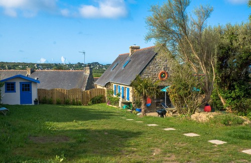 Crozon House | Sea view, stone house between Crozon Camaret, Wifi, closed, bright garden