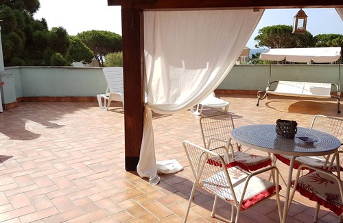 Latina Lido House | Sea view terrace with services