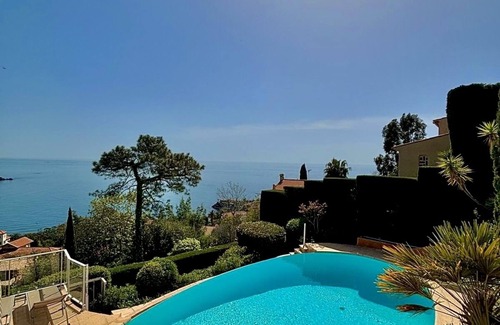Espero-Pax House | Sea view villa on the heights of Le Trayas