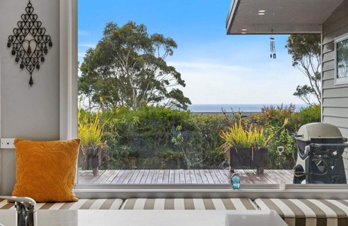 Spring Beach Cottage | Sea Views at Spring Beach, East Coast Tasmania