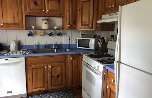 West Chatham House | Sea views steps to Ridgevale Beach - Airy Cottage. Modern Amenities. Pet.linen