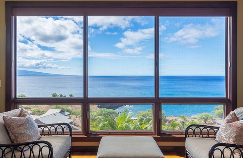 Kamuela House | "Sea World" at Your Feet + Casual Elegance + Absolute Privacy = Whales Play