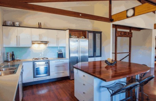 Agnes Water House | Seabreeze - 5 BR w/Pool Table - Beachfront