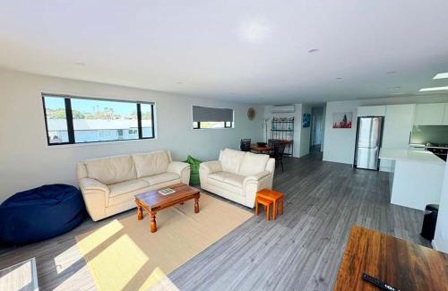 Army Bay Apartment | Seabreeze Army Bay apartment