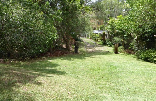Avoca Beach Cottage | Seabreeze Cottage bushland setting 300m to beach