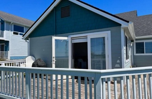 Pacific Beach House | Seabreeze-Dog Friendly-Ocean View 4 Bedroom w/Fenced Yard