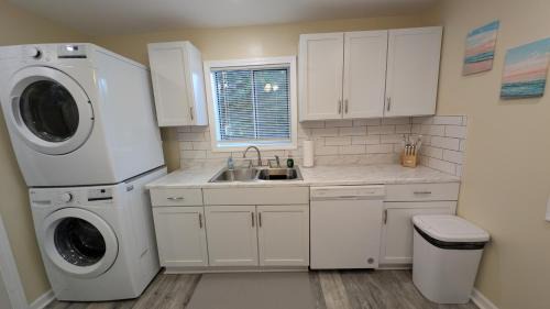 Sea Breeze House | Seabreeze Lakeside Getaway