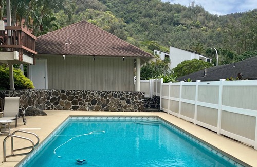 Hawaii Kai House | Seabreeze Vacation Home - Quiet/Pool/Free Wi-Fi/Parking