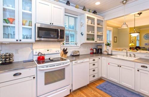 Seabrook House | Seabrook's Beach Reflections, a tranquil home near Town Center!