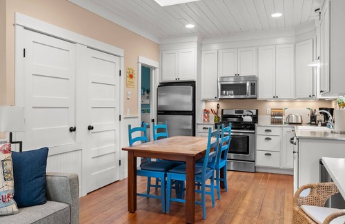 Seabrook House | Seabrook's Beachy Keen, a private hot tub