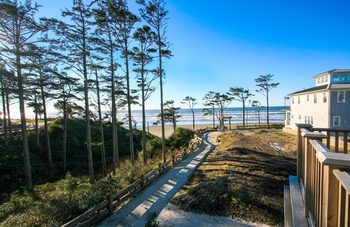 Seabrook House | Seabrook's Bella Vita: Oceanview, Dog Friendly!