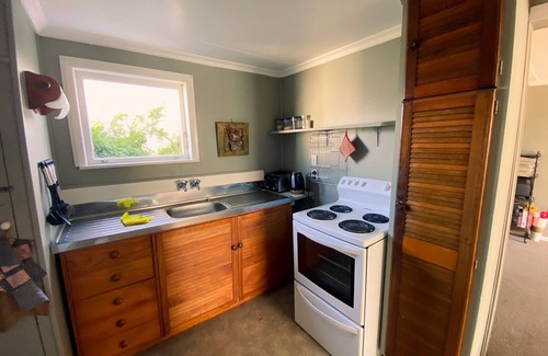 Foxton Beach House | Seabury Lookout – Classic Kiwi Bach with Views!