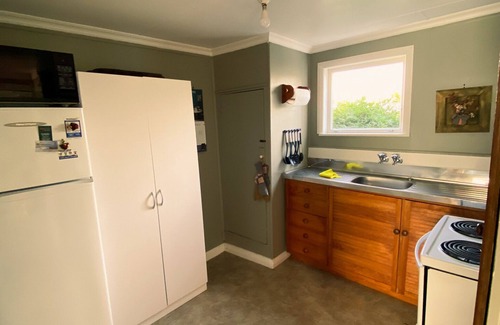 Foxton Beach House | Seabury Lookout – Classic Kiwi Bach with Views!