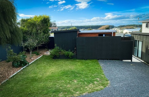 Foxton Beach House | Seabury Lookout – Classic Kiwi Bach with Views!