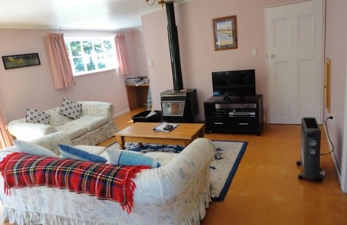 Seacliff House | Seacliff cottage - in a beautiful historic reserve