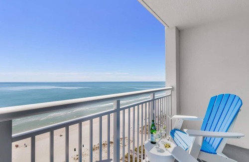 Myrtle Beach Condo | Seaclusion by StayMareni | Oceanfront King Suite