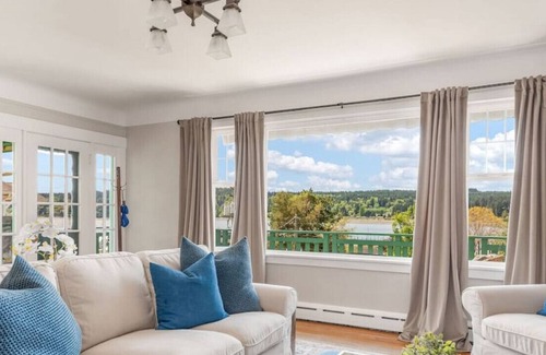 Poulsbo House | Seafarer Cottage - Bay Views in Downtown Poulsbo