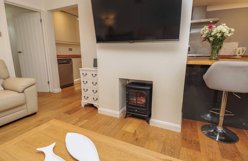 Selsey House | SEAFARER'S REST, pet friendly, country holiday cottage in Selsey
