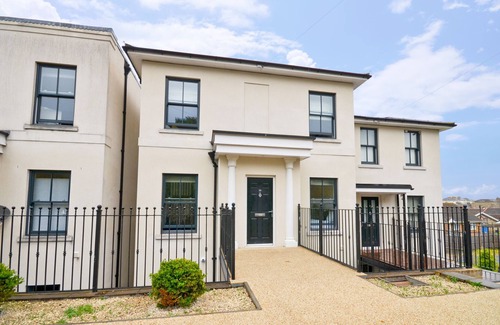 Ryde Ski Chalet | Seafarers