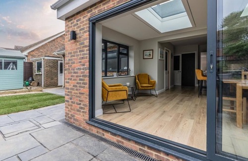 Seaford House | Seaford Retreat with Free Parking | By My Getaways