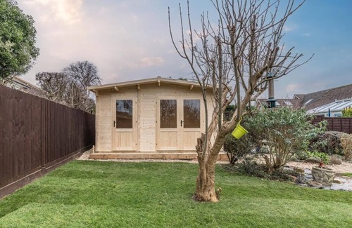 Seaford House | Seaford Retreat with Free Parking | By My Getaways