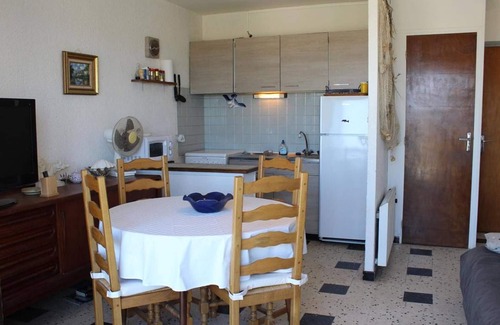 Port-la-Nouvelle Apartment | Seafront apt, 1 bedroom, balcony, washing machine, 5 pax