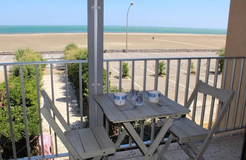 Port-la-Nouvelle Apartment | Seafront apt, 1 bedroom, balcony, washing machine, 5 pax