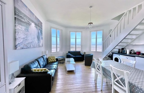 Saint-Regnobert-de-la-Cote-de-Nacre Apartment | Seafront duplex, renovated 2018, private park
