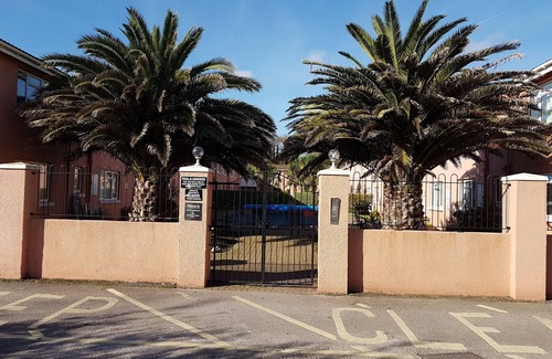 Paignton Apartment | Seafront Holiday Apartment With Heated Summer Swimming Pool