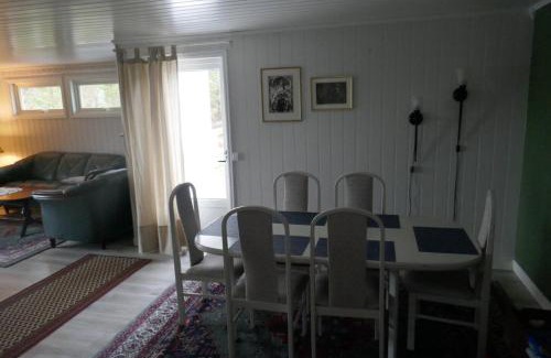Flakstad House | Seafront Holiday Home close to Reine, Lofoten