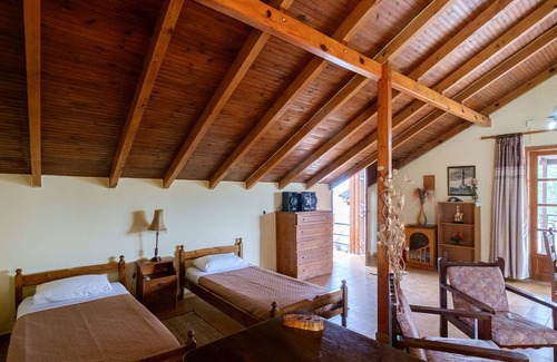 Platanias Town Apartment | Seafront Paradise With Sand Yard 10 M. From Beach!