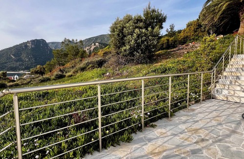 Avlakia Apartment | Seafront studio with terrace