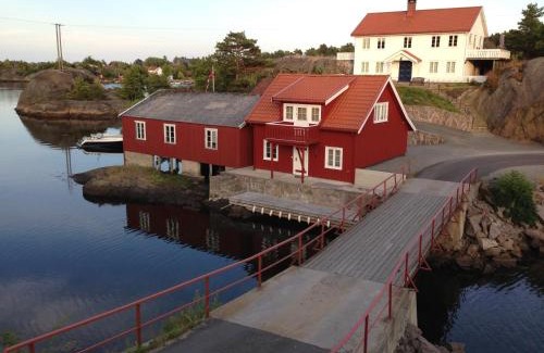 Gjeving Villa | Seafront villa at Gjeving, Lyngør