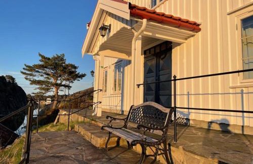 Gjeving Villa | Seafront villa at Gjeving, Lyngør