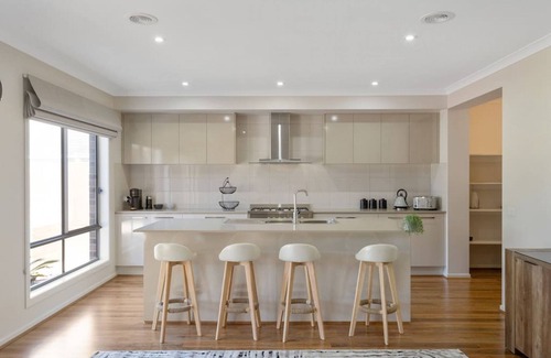 Cowes House | Seagrove Escape - Near the beach & WIFI