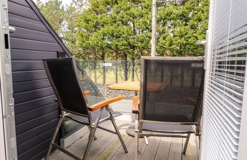 Morfa Bychan House | SEAGULL SHACK, family friendly, with hot tub in Morfa Bychan
