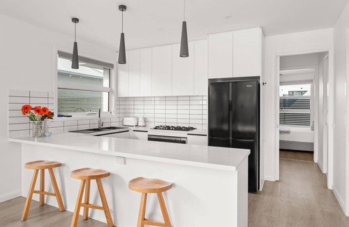 Williamstown House | Seagulls Nest - Beautiful spacious pet friendly home next to the ocean