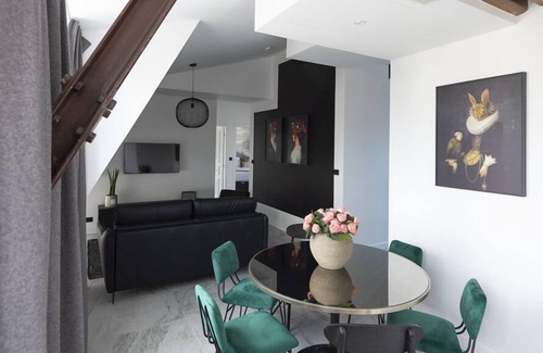 Faubourg-du-Roule Apartment | Seaham, 4 stars, View on Eiffel Tower and Sacré-Coeur